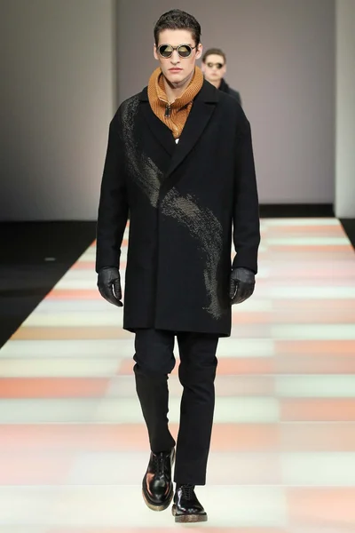 Look 15
